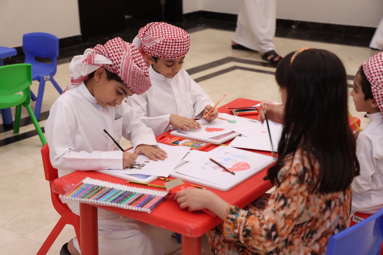 المكتب الثقافي.. ينظم فعالية (صيفنا والشارقة) بمجلس ضاحية مويلح